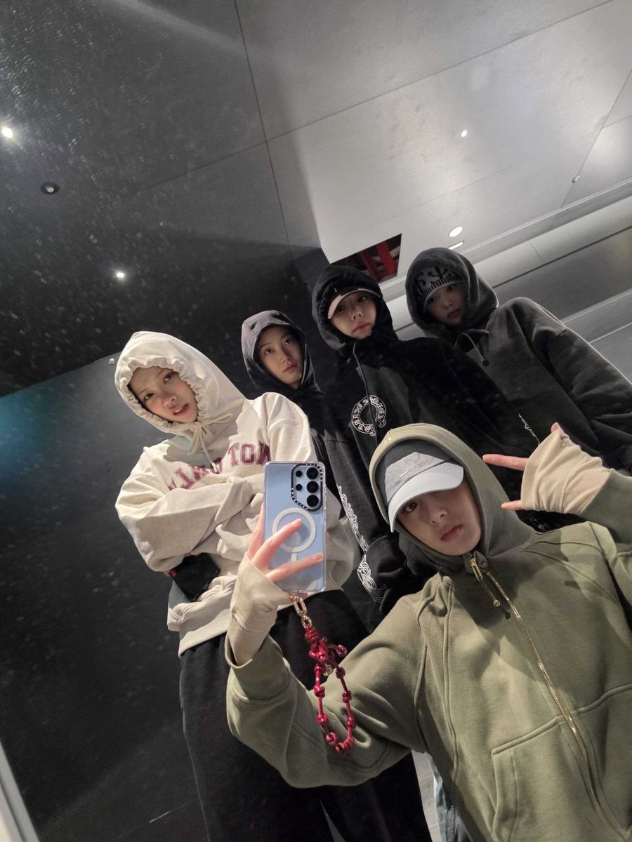 jun_kgirl's tweet photo. aku geram betul tengok budak budak ni 😂 https://t.co/OA4e8yJV2v