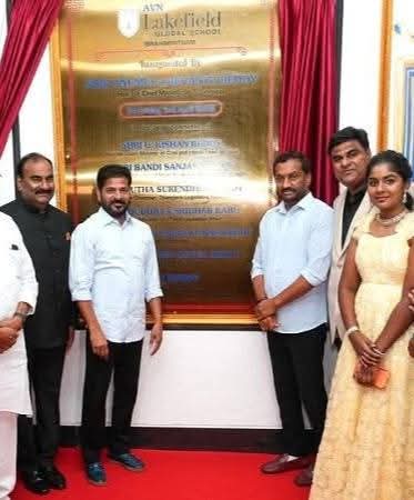 ఖమ్మం జిల్లాకు చెందిన గౌతమి రాథోడ్ అనే యూట్యూబర్ ను ప్రవేట్ పాఠశాలకు ప్రమోషన్ చేసిందని సస్పెండ్ చేశారు...ఇప్పుడు స్వయంగా ప్రైవేట్ పాఠశాలను ముఖ్య అతిథిగా వెళ్ళి ప్రారంభించిన రేవంత్ రెడ్డిని సీఎం పదవి నుండి బర్త్రఫ్ చేస్తారా లేదా...!!??