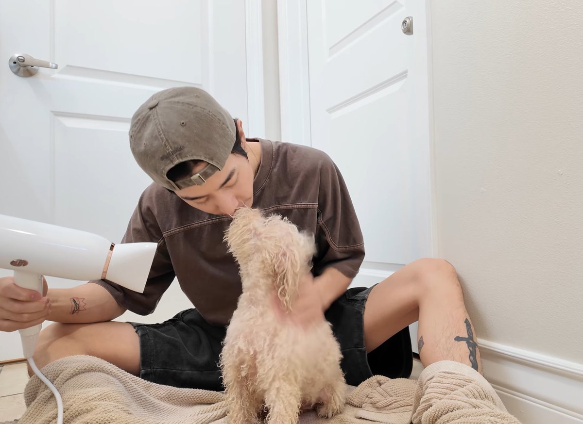 𝐀𝐝𝐨𝐡𝐨𝐥𝐢𝐜𝟗𝟑 tweet media