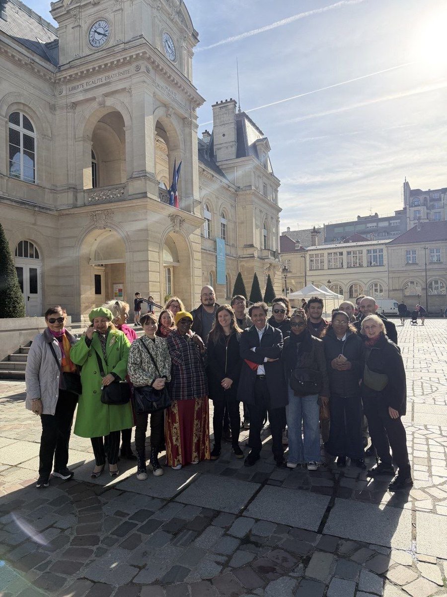 Aujourd’hui 26 insoumis sont entrés à leur conseil d’arrondissement ! 

Le 14e était en force pour l’entrée de <a href="/arenasrodrigo_/">Rodrigo Arenas</a> et Julie Kamionka ! 

Déroulez pour voir le peuple entrer aux conseils d’arrondissement ⬇️