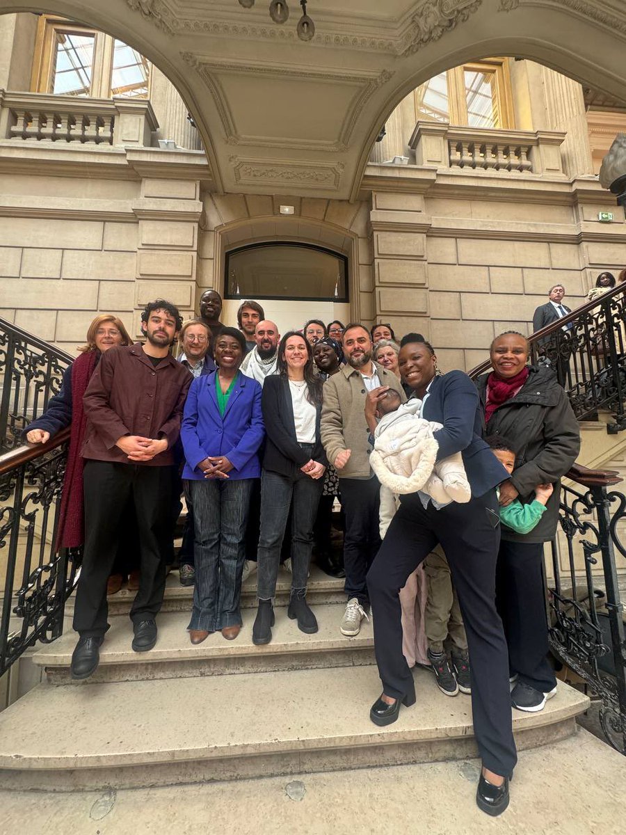 Dans le 18e, <a href="/Deputee_Obono/">Députée Obono</a>, <a href="/emilemeunier75/">Emile Meunier</a>, <a href="/manon_luquet/">Manon Luquet</a>, Merwan Bitat et Ayodele Ikuesan entrent en force à la
Mairie du 18e pour donner la parole au peuple ! ✊