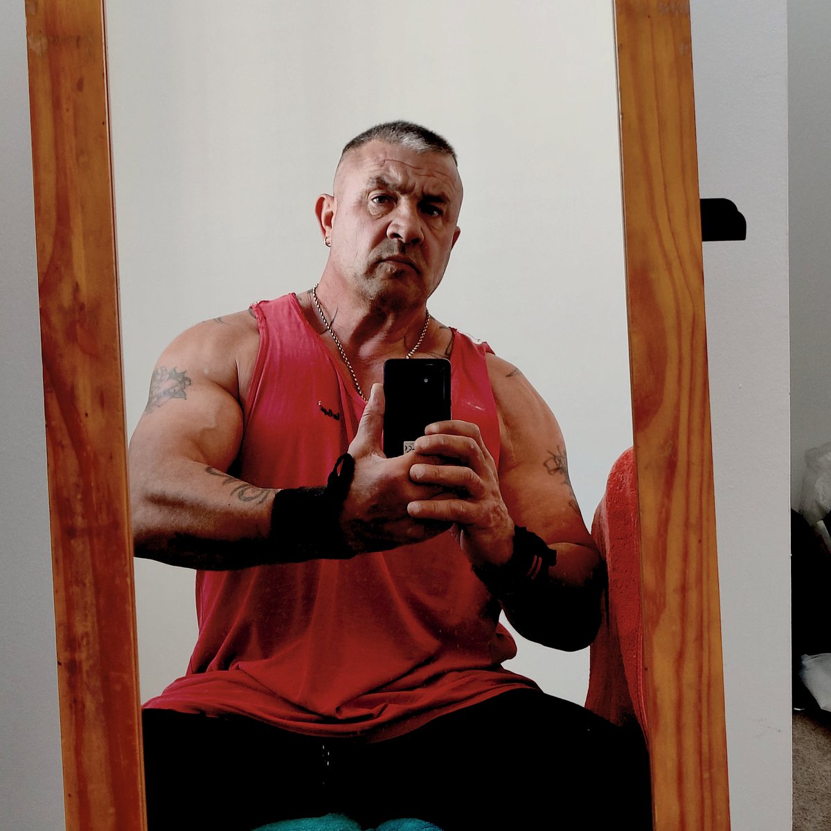 Akatyler71's tweet photo. So fam.. Mondays shoulders n abs with biceps..#fitfam 👊🏼😎🏴󠁧󠁢󠁥󠁮󠁧󠁿.. https://t.co/9lTVqdW8sD