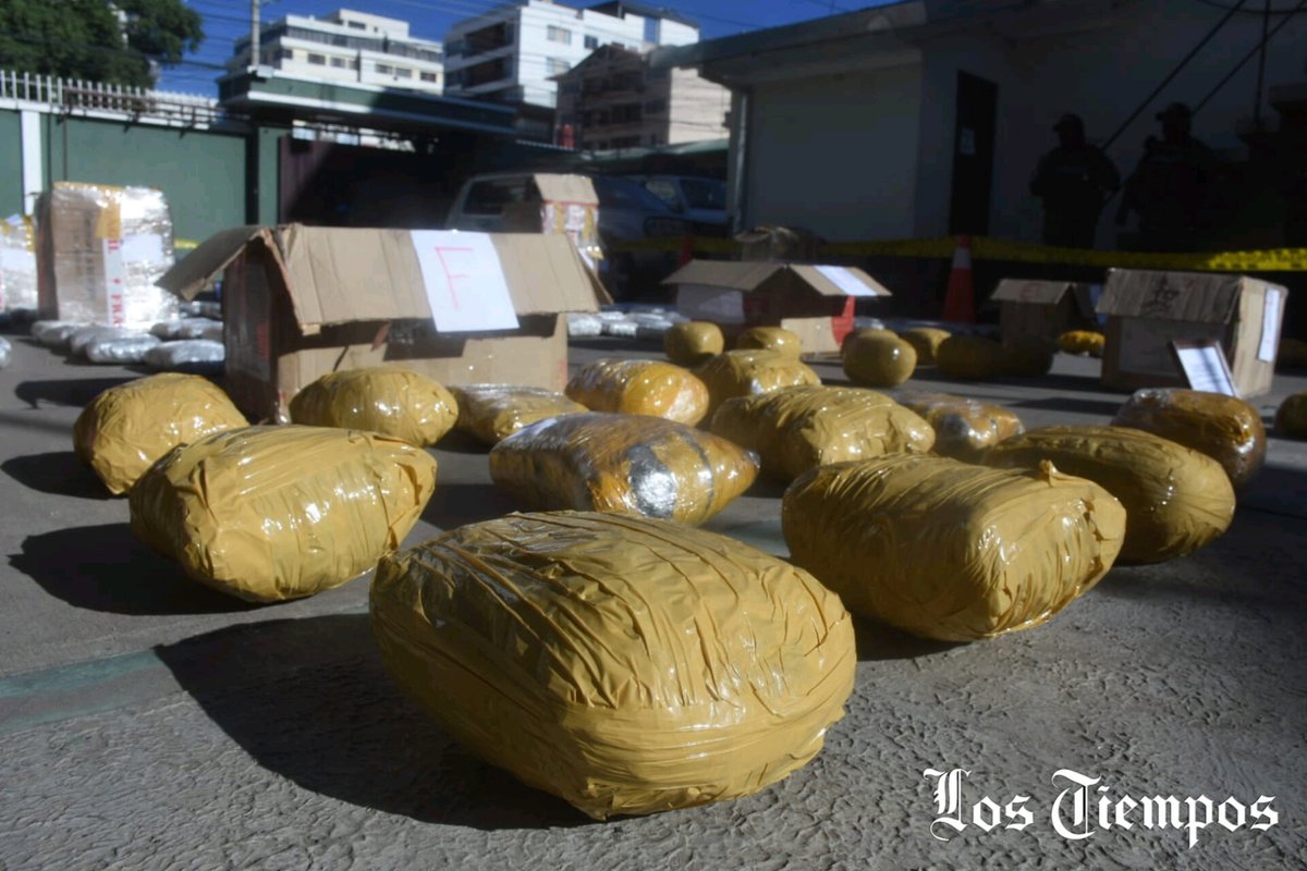 LosTiemposBol's tweet photo. La mañana a de este lunes, la FELCN realizó una conferencia de prensa para informar sobre los casos más relevantes ocurridos en la ciudad.
Fotos: José Rocha https://t.co/XHdxFGGCrH