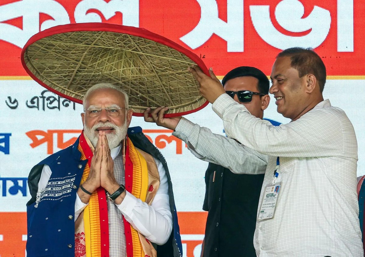 timesofindia's tweet image. #InPics | #PMModi hails #Assam rally crowd's 'unprecedented energy', says it'll 'demoralise' Congress

Complete coverage🔗toi.in/QxxxMb96
#AssemblyElections2026 #AssamElections