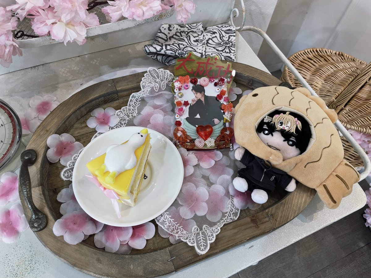 頭抱えちゃってるよ tweet media