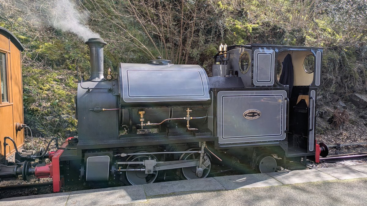 mikenarrowgauge's tweet photo. Greetings from the 2'3' #narrowgauge #Talyllyn @TalyllynRailway in mid-Wales #Cymru π»π΄σ §σ ’σ ·σ ¬σ ³σ Ώππ https://t.co/lJeEVx8OLO