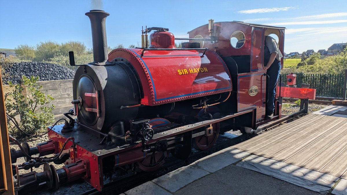 mikenarrowgauge's tweet photo. Greetings from the 2'3' #narrowgauge #Talyllyn @TalyllynRailway in mid-Wales #Cymru π»π΄σ §σ ’σ ·σ ¬σ ³σ Ώππ https://t.co/lJeEVx8OLO
