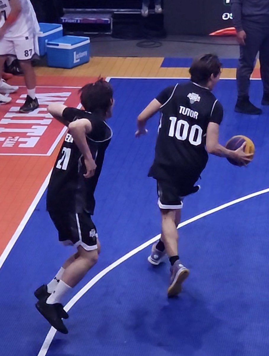 ซน𝜗𝜚 tweet media