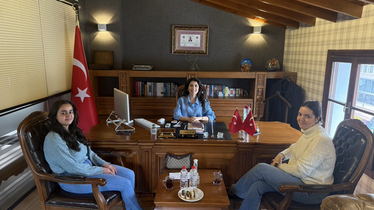 5 Nisan Avukatlar Günü vesilesiyle GK Başkan Yardımcılarımız ile birlikte  Sn. Av.Tevfik Ensari,  Sn. Av. Reşat Yazak ve Sn. Av. Gökçen Acar'ı  ziyaret ederek günlerini tebrik ettik.  Birey hak ve özgürlüklerin savunulması için çaba gösteren ve hukuk devletinin en önemli
