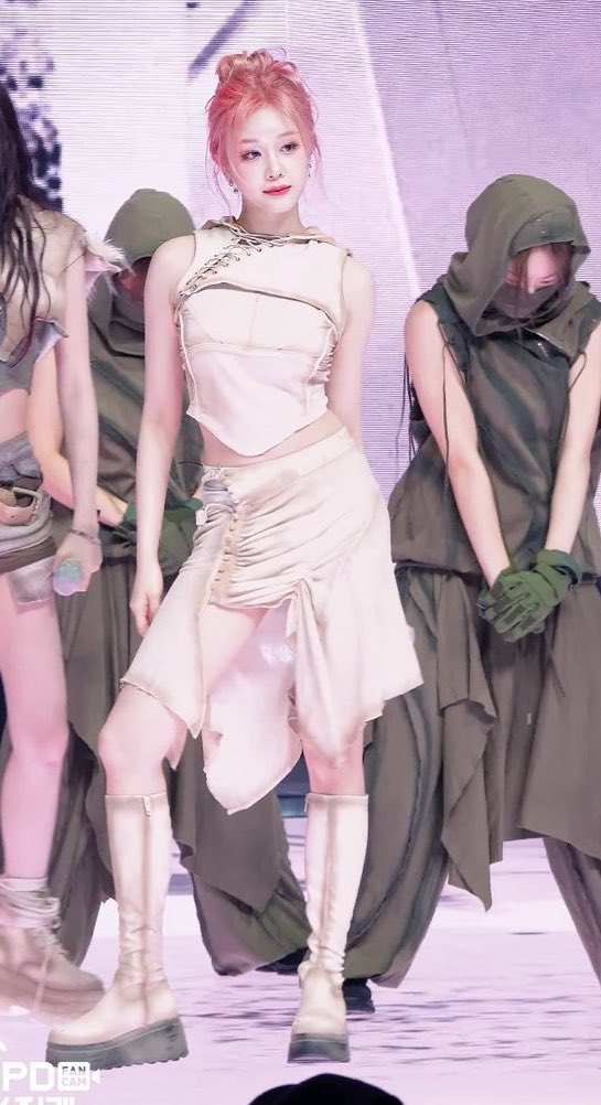 quinxznn's tweet photo. ตัวแม่มาก พิ้งค์แฮร์ภริตา คือที่สุด !!!
The best look everrr 💕

#pharita https://t.co/cD4Jqnfr9Q