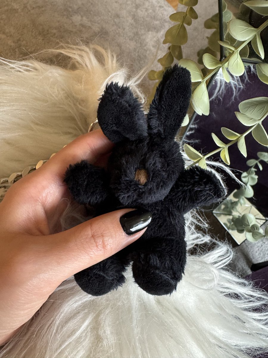 莉於子 tweet media