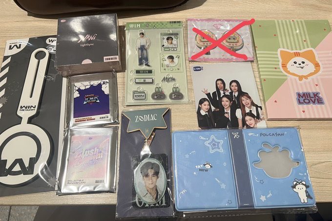 Cherlyn_thana's tweet image. ค่าส่ง 30 บาท
สนใจอันไหนทักได้ ต่อราคาได้ 600 ขึ้นไป แถมกระเป๋า lucky bag 
หาเงินไปคอนต่อไป
#ตลาดนัดGmmtv
#Gmmtvfanival2026
#Luckybag