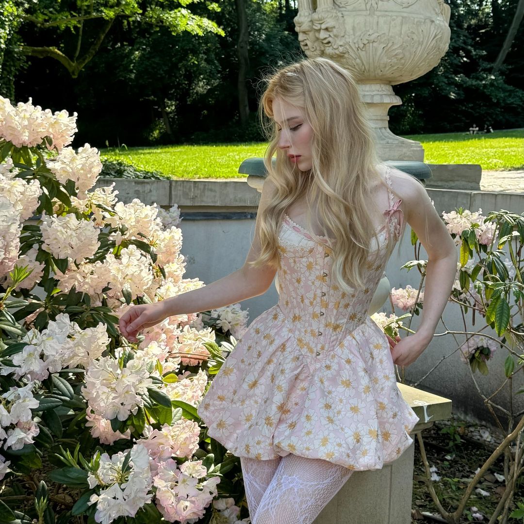 I love being her                              but i missed her
                                                                sometimes