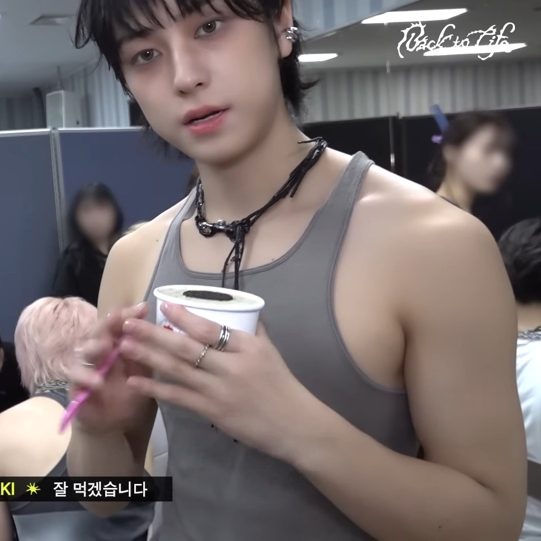 ncejtwt's tweet photo. that red tank top gotta go... https://t.co/CArB7Av8l2