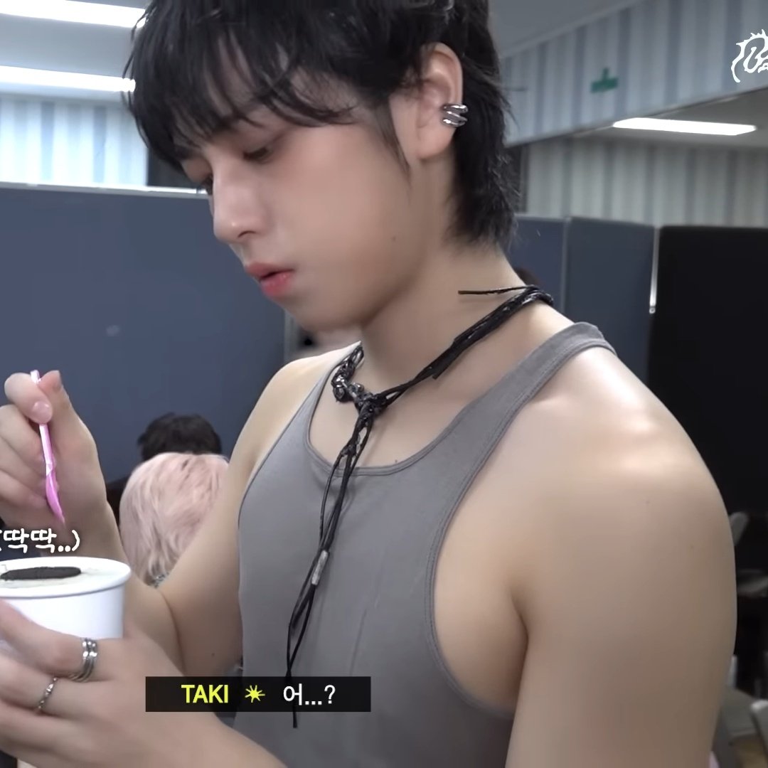 ncejtwt's tweet photo. that red tank top gotta go... https://t.co/CArB7Av8l2