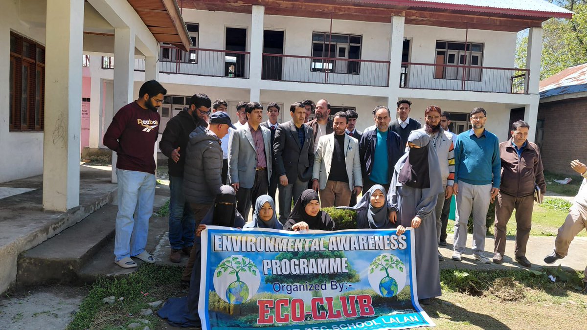 AnantnagDIPRC's tweet photo. Inaugurated by MLA @Abmajeedlarmi, special plantation drive witnessed overwhelming participation of staff &amp; students across educational institutions of district Anantnag. 

https://t.co/aY9vo7dUJW

@sakinaitoo
@diprjk @DrBilalbhatIAS @chiefang12823 @ddnewsSrinagar @radionews_sgr https://t.co/VSnecuvMux