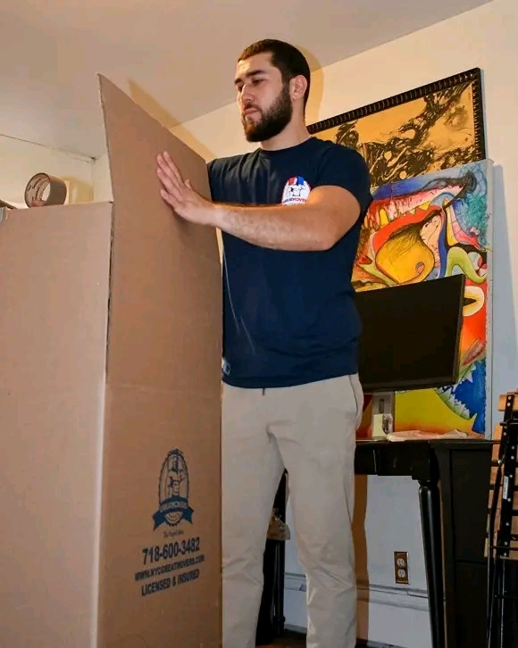 GreatMoversNY's tweet photo. A great move starts with proper packing 📦

No rushing. No damage. Just care and precision.

📞 212-607-8272
#GreatMoving #PackingExperts https://t.co/dy0nM3HxQG