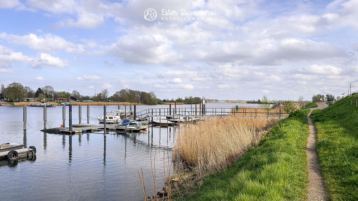 ByEstrella's tweet photo. De #Maas bij #Veen. https://t.co/e4PxuhrhcJ
