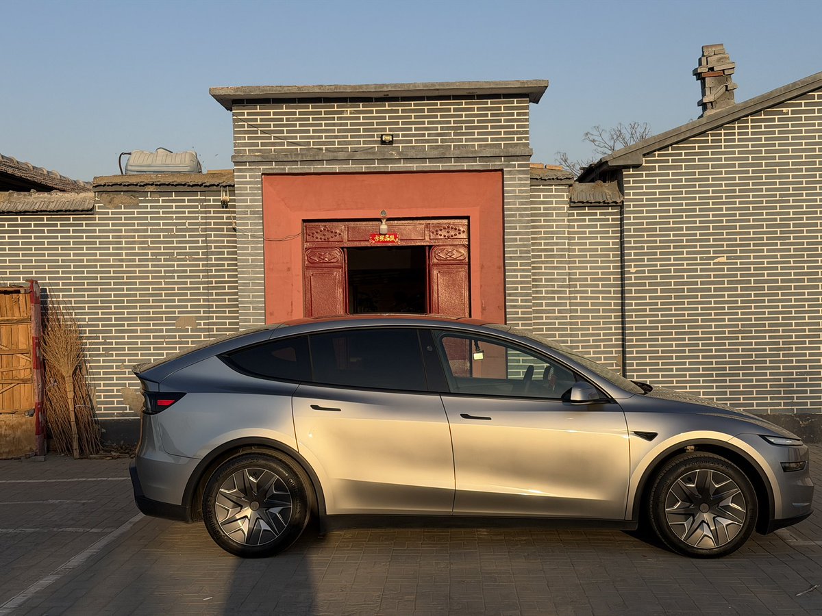 WHAT'S INSIDE? tweet media