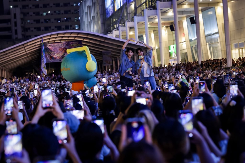 centralwOrld tweet media