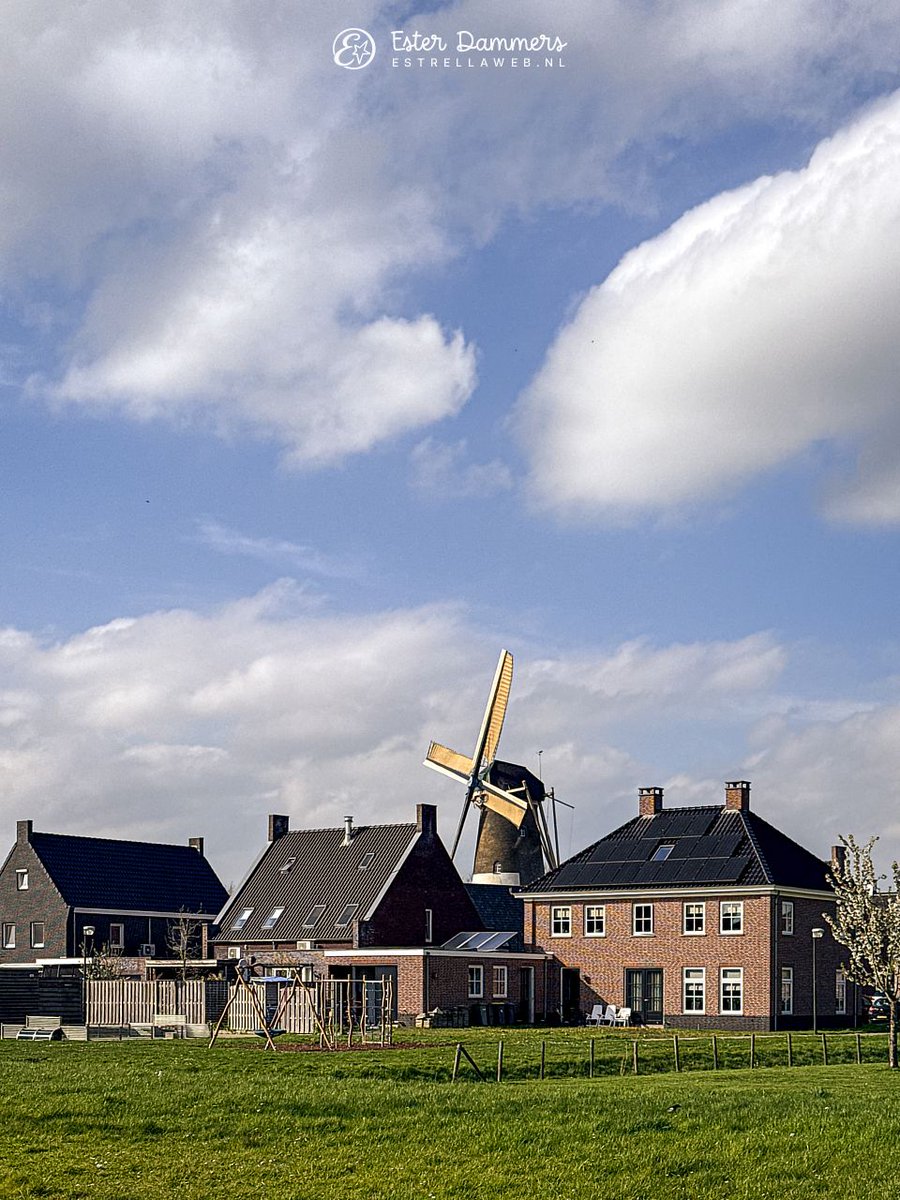 ByEstrella's tweet photo. Er was een tijd dat ik hier elke week rondliep, maar het was nu al maanden geleden dat ik op de #molen in #Veen was geweest. Dat maakt het bijhouden van bijbehorende socialmedia-accounts ook wel tot een flinke uitdaging. https://t.co/RDwATYsqYQ