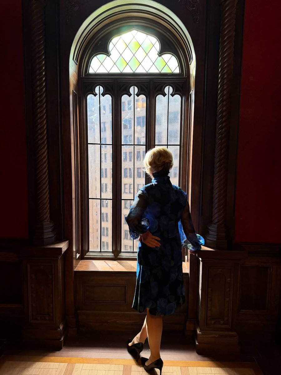 BDisgusting's tweet photo. Ryan Murphy shares the first look at Jessica Lange's return in AMERICAN HORROR STORY 13.

The Season 13 cast also includes Sarah Paulson, Evan Peters, Angela Bassett, Kathy Bates, Emma Roberts, Billie Lourd, Gabourey Sidibe, John Waters, Leslie Grossman &amp; Ariana Grande. https://t.co/DG7tamYWg4