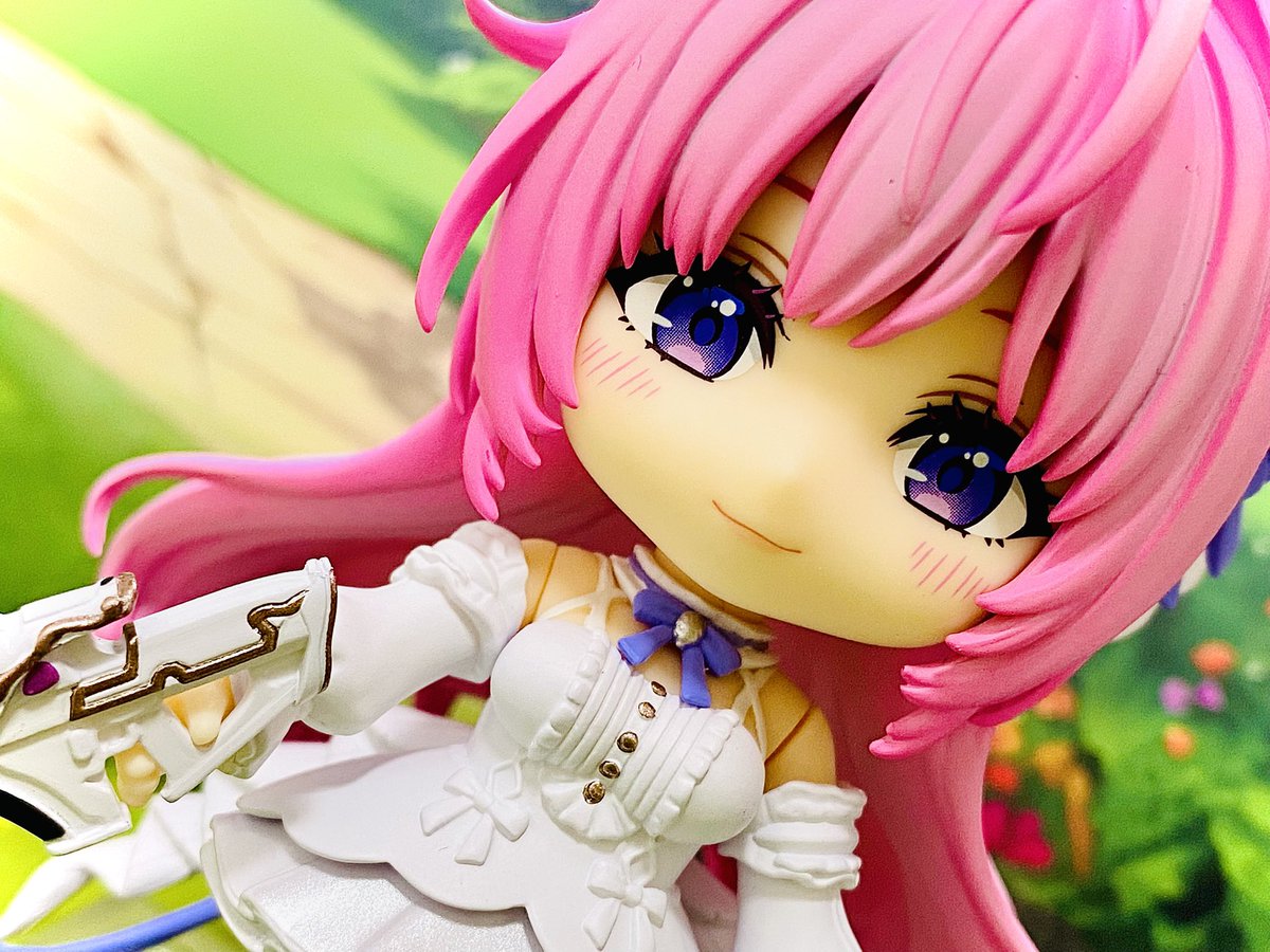 #深夜のねんどろ撮影６０分一本勝負
#nikke 
4/6【しろ】
遅刻しました！

白いドレスのドロシー。
ピンク色のヘアスタイルも映えてキレイだねっ。