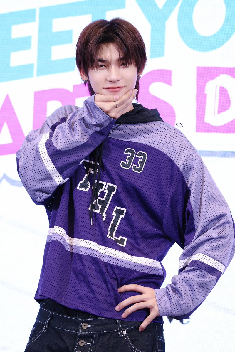 𝐒 𝐈 𝐗 tweet media