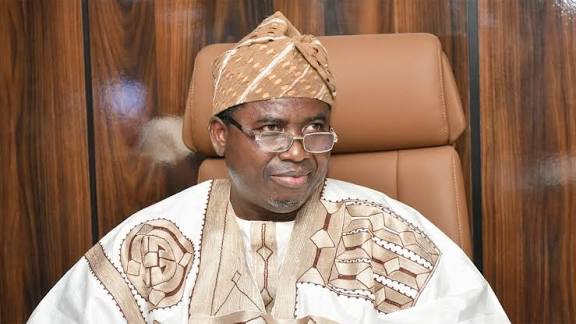 VIDEO: INEC Chairman Amupitan Lacks Integrity — Solomon Dalung Recounts Academic Scandal During Tenure as Dean parallelfactsnews.com/inec-chairman-…