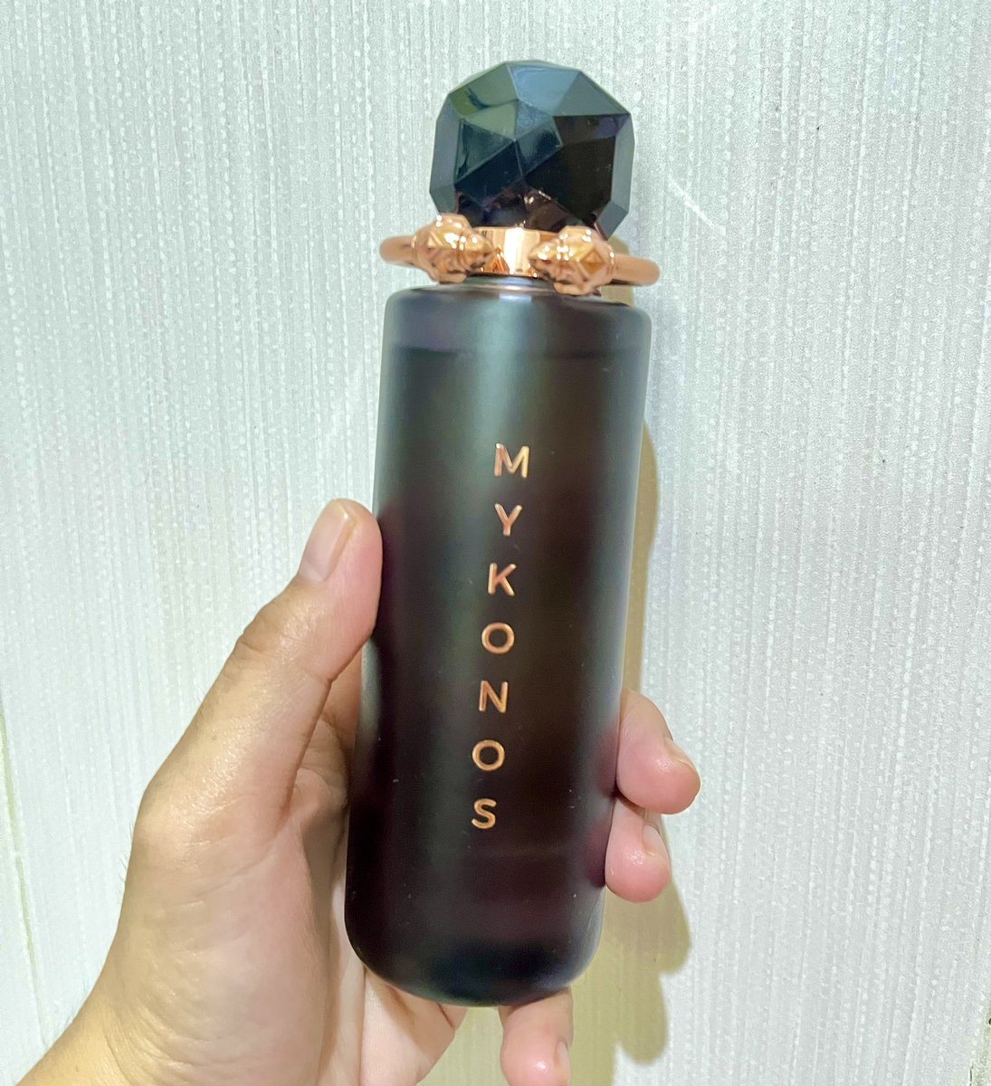 flower_of_js's tweet photo. Kirain parfum cowok karena warna botolnya item.

Ehh ternyata buat cewek lebih cocok nih. Wanginya nagih banget sih menurutku.

https://t.co/bwjJPPNR3s https://t.co/iTCXZtXj9i
