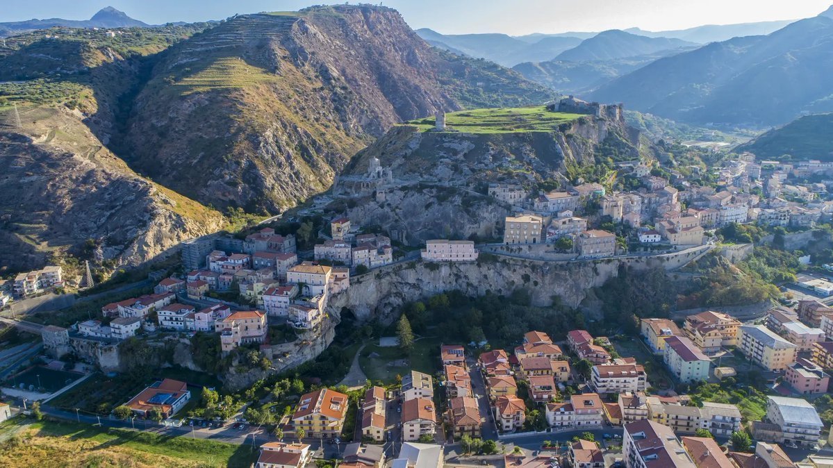 Arte e architettura in Calabria di Peppe tweet media