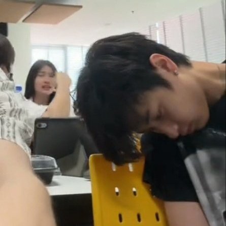 เฮียหมู tweet media