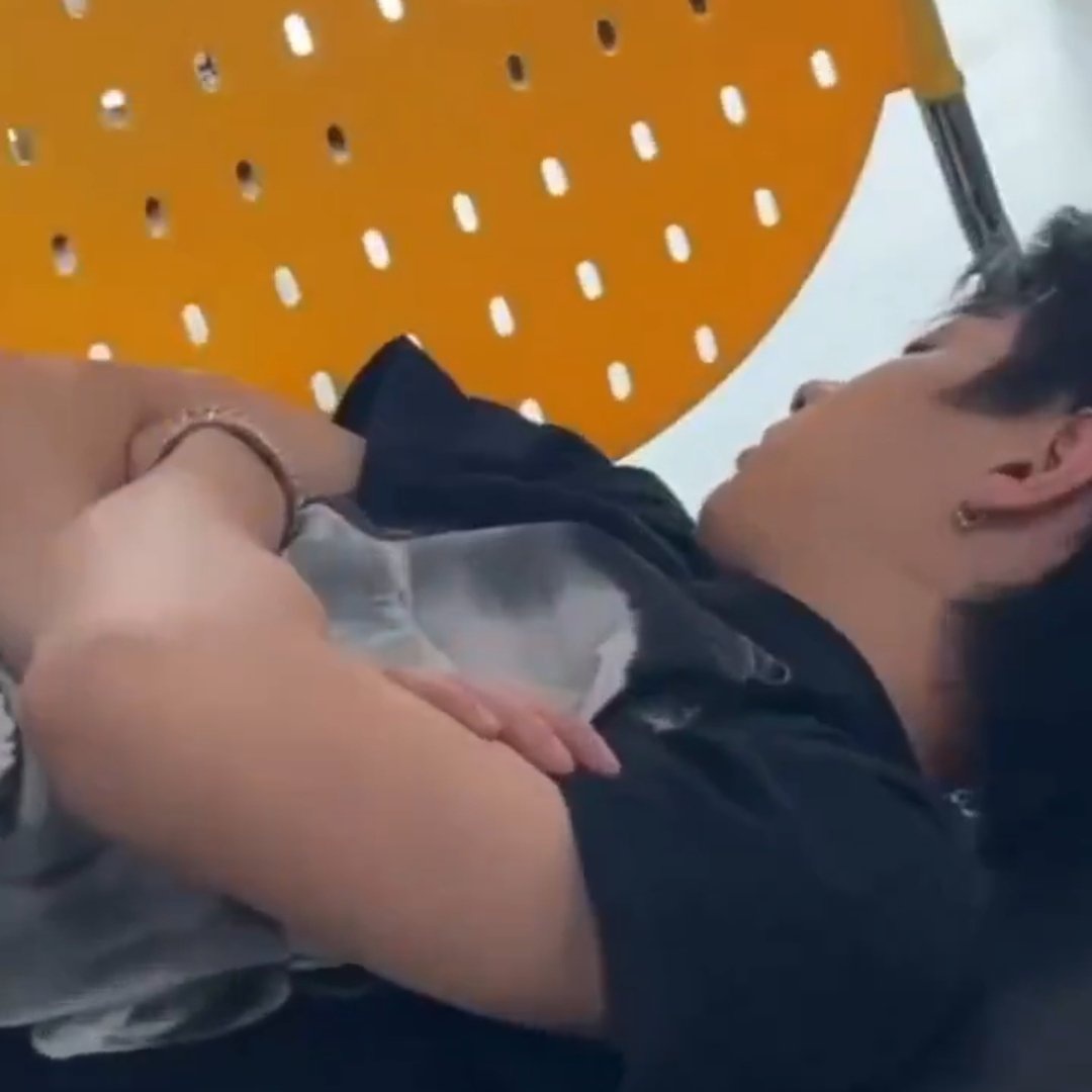 เฮียหมู tweet media