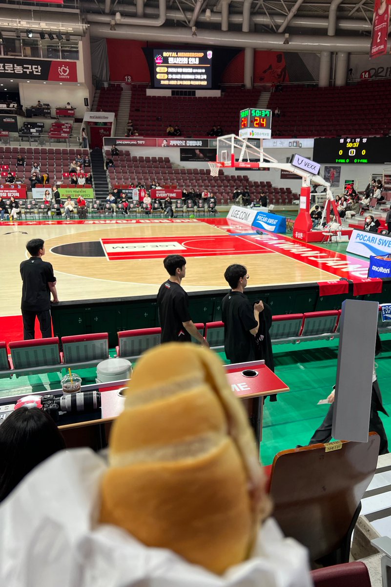 breadzoa tweet picture