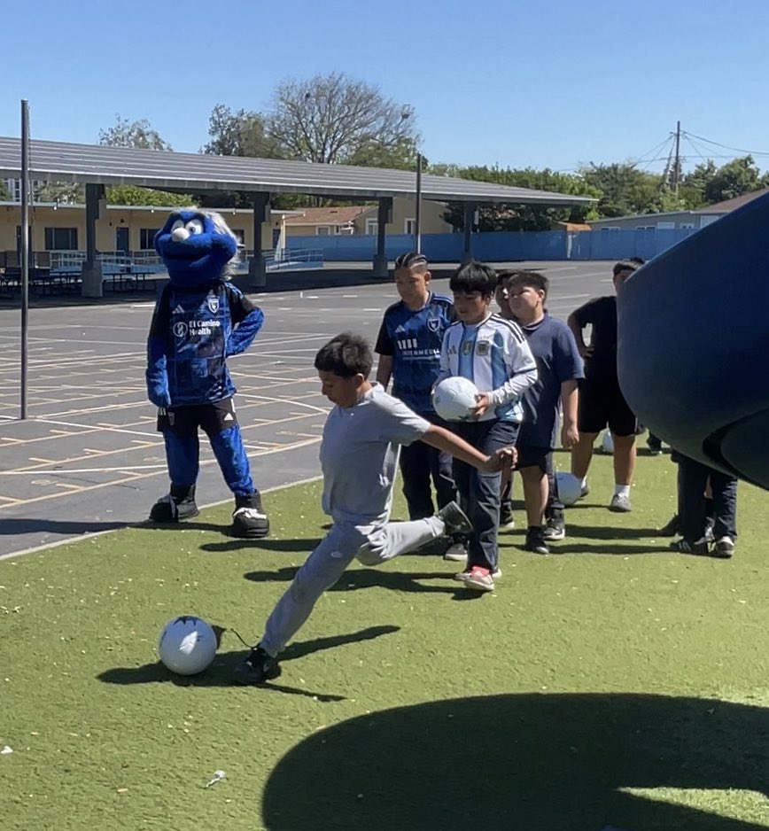 ChrisNavalta's tweet photo. Had a great time joining the @SJEarthquakes “Quakes Beautiful Game Assembly” program at Bachrodt Elementary School in #SanJose.

Honored to be part of the event and to help donate advance copies of my children’s book, “Inspiring Stories of Soccer Greats,” to classrooms. https://t.co/DzzvQ4DpyB