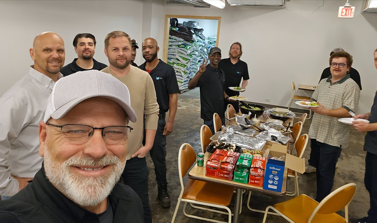 The Redi Carpet team enjoyed lunch with MAC Properties in Kansas City, building connections and continuing a strong partnership.
#RediCarpet #MultiFamily #WeAreRedi #KansasCity