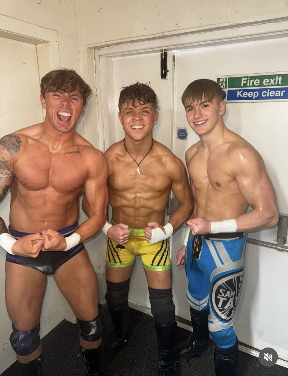 MasterXSK's tweet photo. Wrestle lads 😜😜😜 https://t.co/DcHBlbwT0D