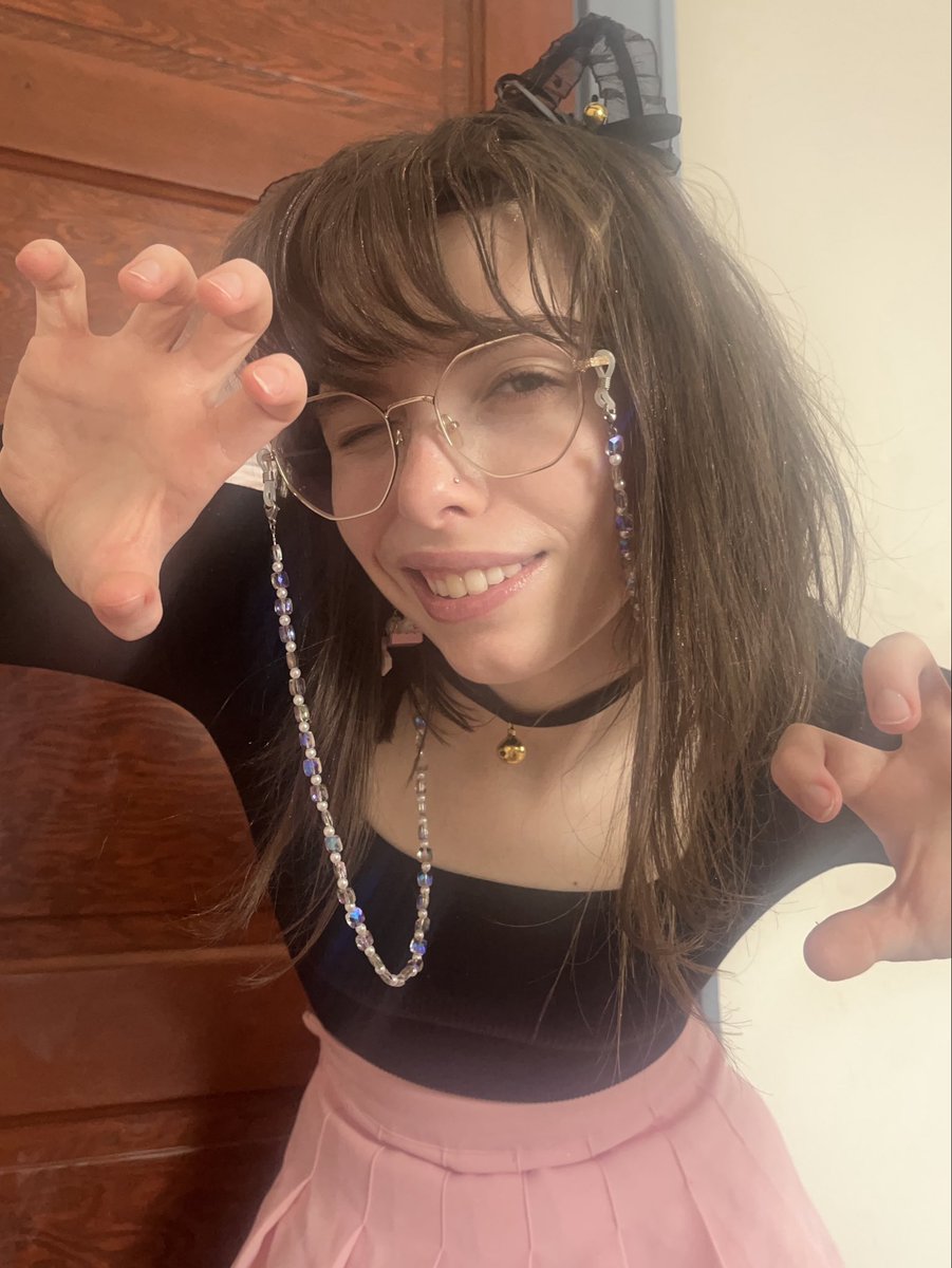 emmamurabito's tweet photo. catgirls in your local area want to loaf on you 🐈‍⬛🖤🎀☁️✨ https://t.co/bQflpzy2om