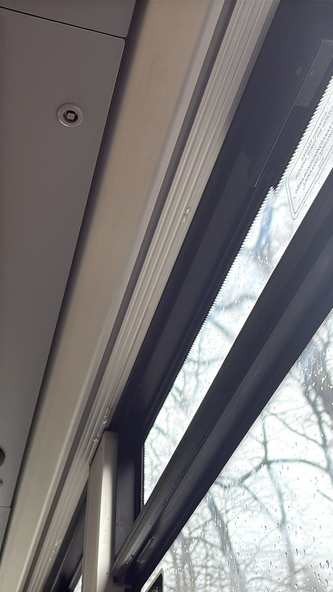 sledzis's tweet photo. @Rigassatiksme_ casually pil autobusa jumts https://t.co/oSyARywV7p