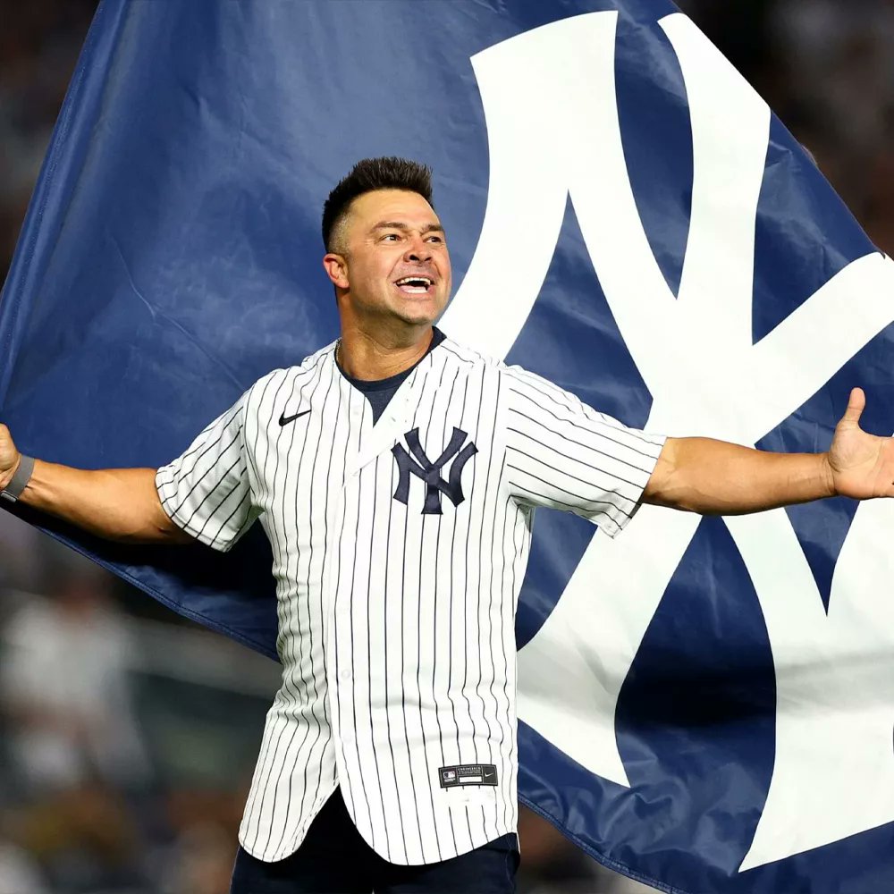 QuickLime89's tweet photo. @DarthEnvy @Polonium_22 My favorites are always the clubhouse clowns.

#Baseballisfun https://t.co/gkspYJdXKb