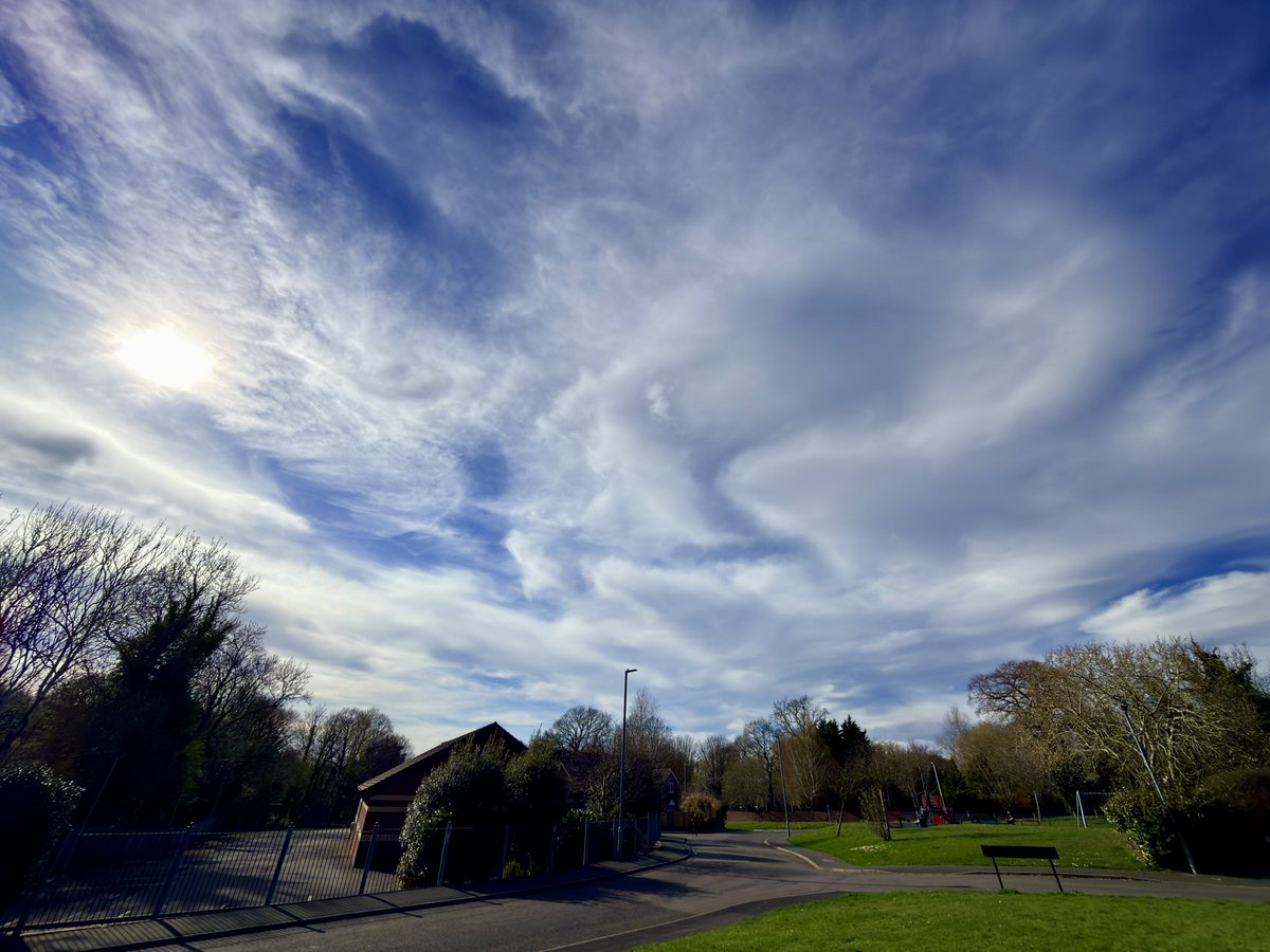 liam_lovell's tweet image. Some great skies over Carlisle today and much warmer than yesterday 🌤️ #clouds