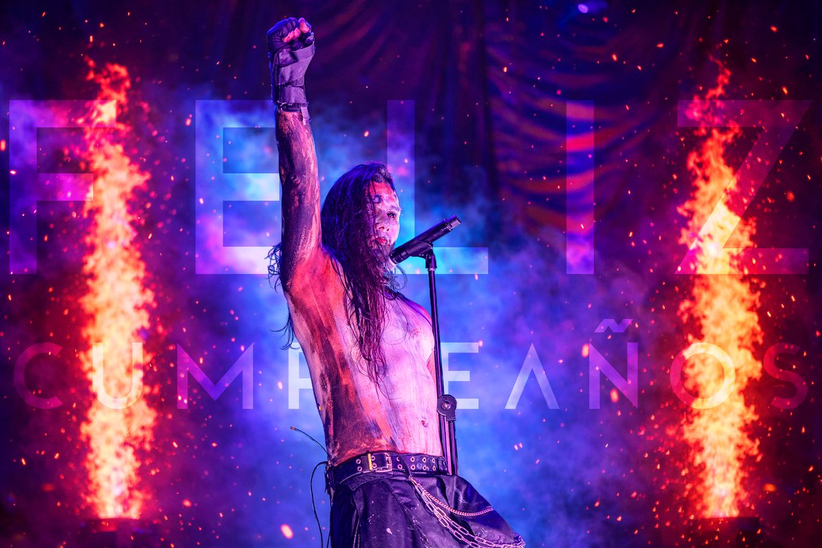 maquinainfo's tweet photo. 🔥🔥 Hoy queremos festejar el cumpleaños de Carbu, nuestro vocalista, pilar esencial de la máquina que hemos logrado ensamblar en el escenario. Gracias por su amistad, hermandad, respaldo y quien con su carisma y talento ha logrado ser un frontman admirable! 🔥🔥 https://t.co/5fshcAC7xA