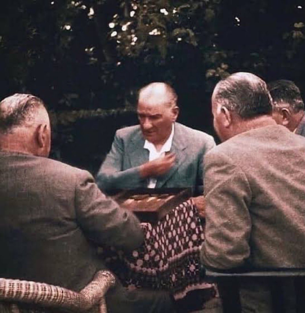 “Şeş kapısını yekle, Tekke ve Zaviyeleri zevkle kapatıyorum…”

Gel de hasretle anma arkadaş!