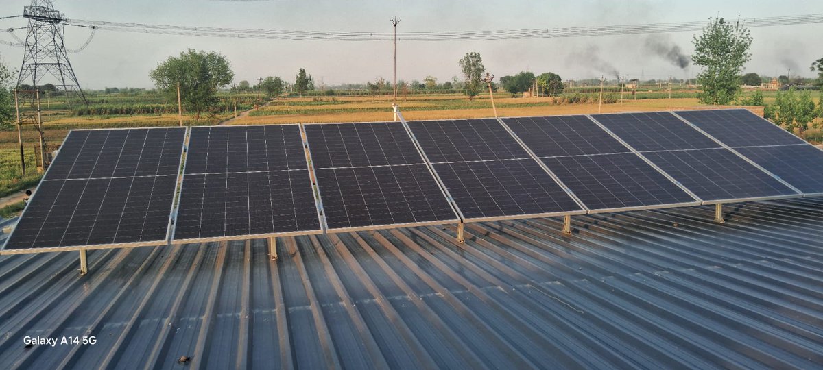 AgriGoI's tweet image. Renewable energy revolutionizing millet value chains 🌱⚡

In #Shamli, #UttarPradesh, solar powered post-harvest machinery transforms operations for Bhumitra Jalalpur Farmer Producer Company Ltd with 1000 member farmers. 
Local value addition at lesser cost, boosting farmer