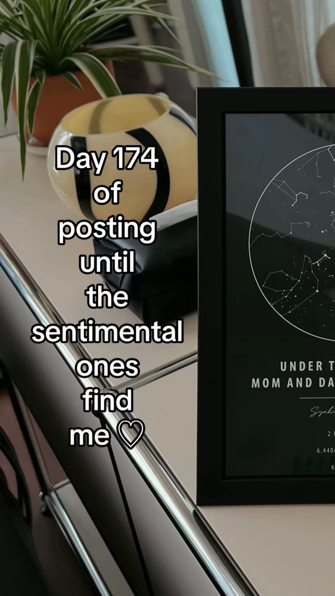 astargeizerpro's tweet image. Day 174 of posting until the sentimental ones find me ♡

A beautiful way to honor the love story that started it all. The night their forever began, written in the stars 💛✨

#starmap #custommade #sentimental #giftideas #bintang