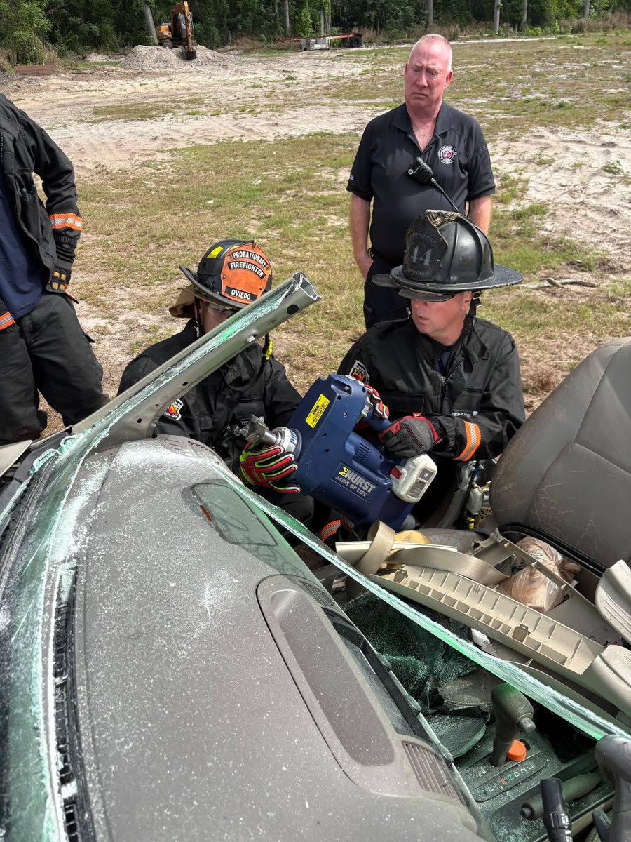 OviedoFire's tweet photo. This morning A-Shift was doing extrication training with saws &amp; spreaders.  This training is vital for saving lives. It trains firefighters to safely and quickly remove trapped patients from vehicles to minimize injuries &amp; builds skills as cars become equipped with new technology https://t.co/iVtbPgL40T