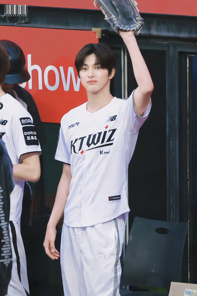 𝐎𝐓𝐈𝐒 tweet media