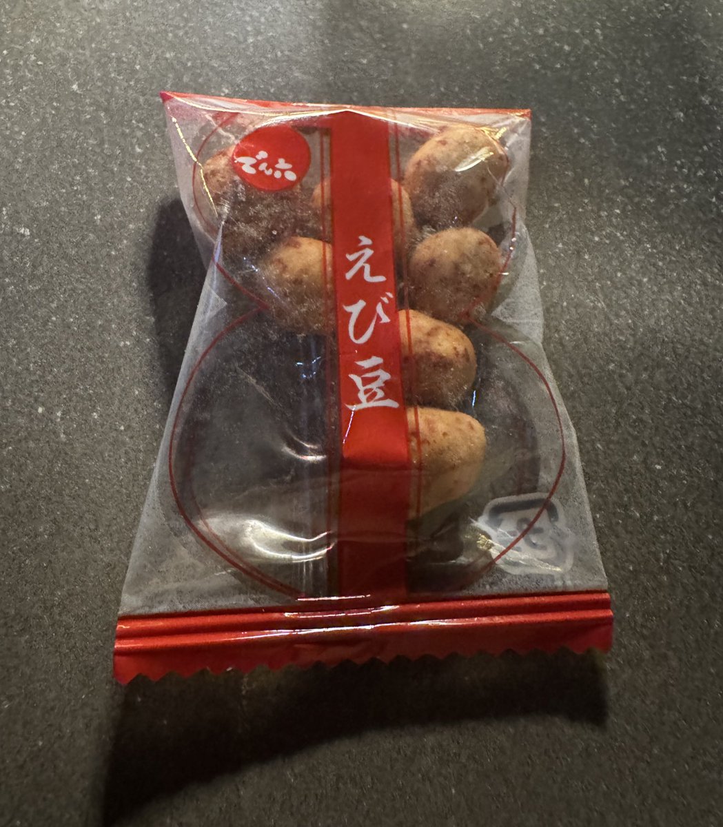 現状だと鬼茶に一番合うのはこれかな。 でん六のえび豆。 鬼茶のカナダ
