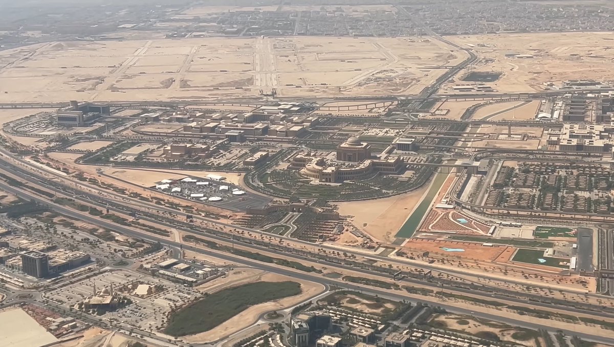 GTA_QQ's tweet photo. @Fhad09w @PicturesFoIder صحيح كلامك و هاذا شكل الرياض من الاعلى بدون ��ي تعديل 🇸🇦 https://t.co/B8TpOoiPsT
