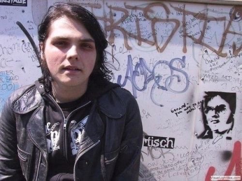Boyfriend Gerard Daily tweet media